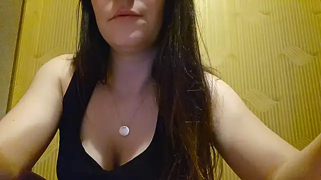 AlejandraDelaney online show from March 18, 2025, 2:04 pm