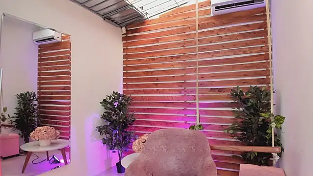 Sapphire Venuss online show from December 7, 2024, 9:00 pm