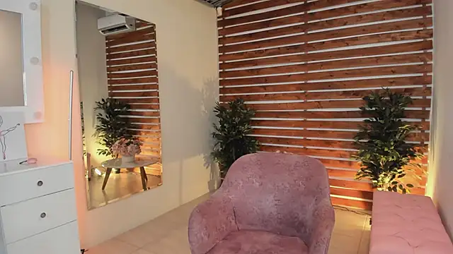 Sapphire Venuss online show from March 6, 2025, 10:47 pm