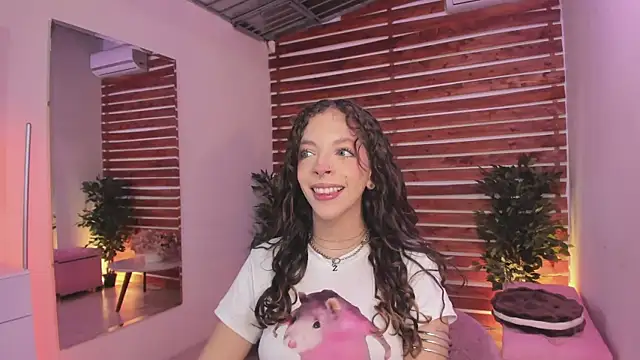 Sapphire Venuss online show from September 14, 2025, 2:00 am