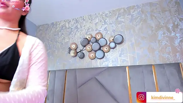 KimDevinne online show from February 1, 2025, 2:37 am