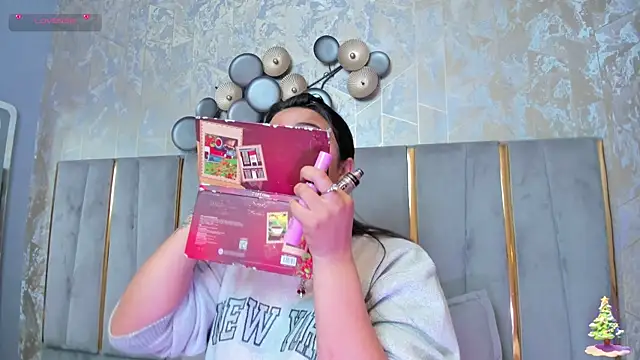 KimDevinne online show from December 21, 2025, 3:46 am