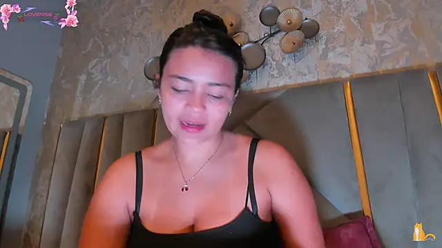 KimDevinne online show from February 12, 2026, 3:12 am