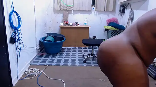 BigbootyNickyx online show from February 5, 2026, 10:47 pm