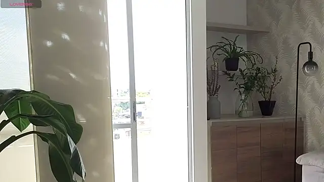 Siny Moore online show from February 9, 2026, 6:01 pm