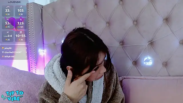 Maddy 14 online show from December 13, 2024, 3:11 pm