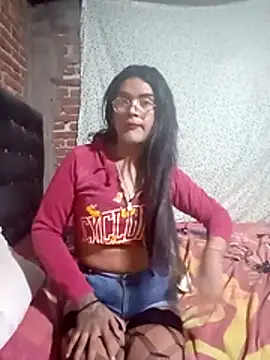 Snapshot of yovana13 chatting on October 29, 2025, 10:39 am yovana13 online show from October 29, 2025, 10:39 am