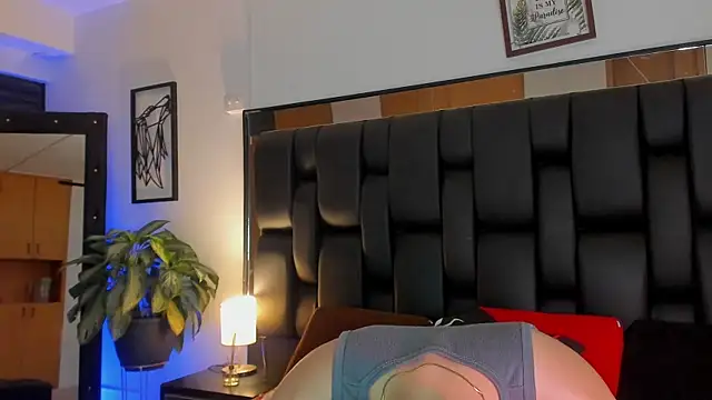 JadeSmiith  online show from October 21, 2025, 10:32 pm