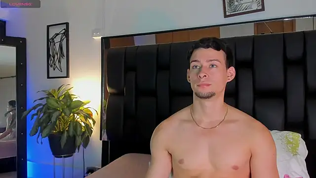 JadeSmiith  online show from November 24, 2025, 10:42 pm