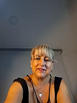 almaluna7 online show from February 6, 2026, 12:48 am