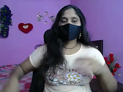 Snapshot of Hot_Maleka chatting on May 1, 2026, 4:33 pm Hot Maleka online show from May 1, 2026, 4:33 pm