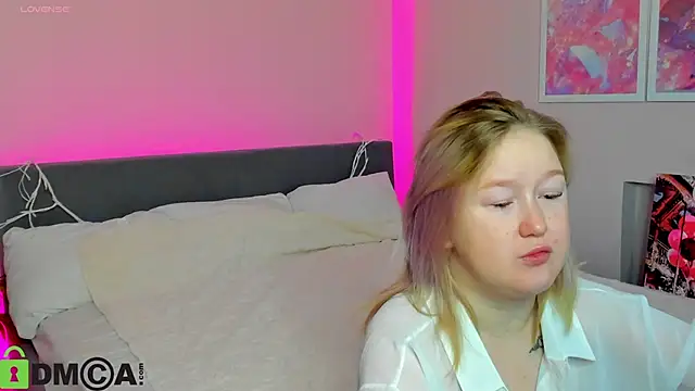 Sara Robinson online show from October 13, 2025, 2:44 am