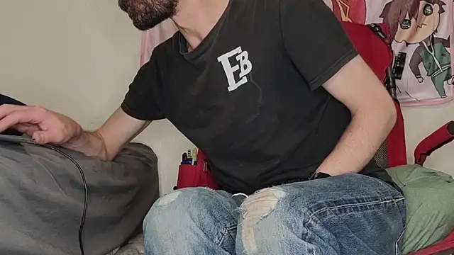 Snapshot of SlammyDjr chatting on November 19, 2025, 11:43 am SlammyDjr online show from November 19, 2025, 11:43 am