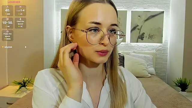 Tiffanyhunt online show from March 12, 2025, 2:45 pm