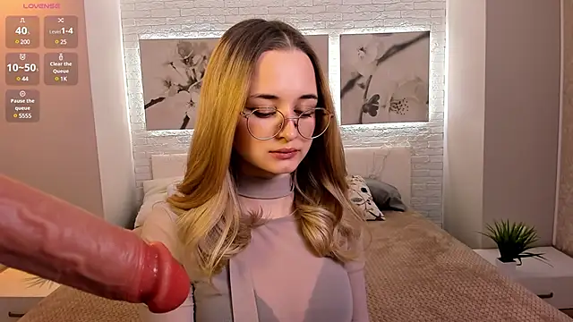 Tiffanyhunt online show from March 21, 2025, 2:18 pm