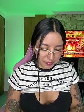 Snapshot of Tamara_Roberts1 chatting on December 12, 2024, 5:31 am Tamara Roberts1 online show from December 12, 2024, 5:31 am