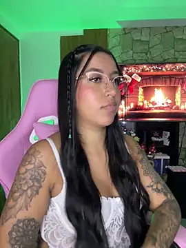 Snapshot of Tamara_Roberts1 chatting on December 28, 2024, 5:23 am Tamara Roberts1 online show from December 28, 2024, 5:23 am