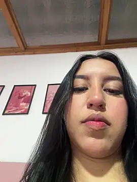 Snapshot of Tamara_Roberts1 chatting on February 2, 2025, 3:43 am Tamara Roberts1 online show from February 2, 2025, 3:43 am
