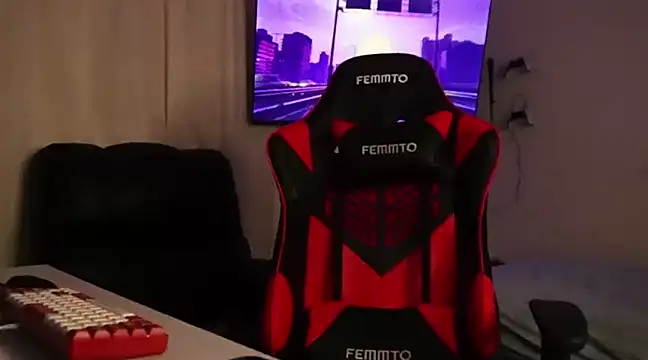 Snapshot of May_Dylan1 chatting on December 11, 2024, 1:15 am May Dylan1 online show from December 11, 2024, 1:15 am