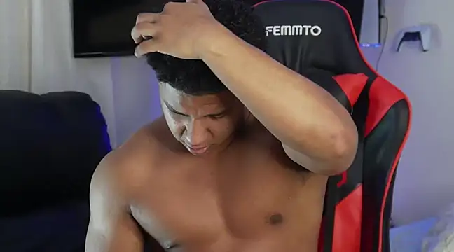 Snapshot of May_Dylan1 chatting on December 13, 2024, 12:20 am May Dylan1 online show from December 13, 2024, 12:20 am