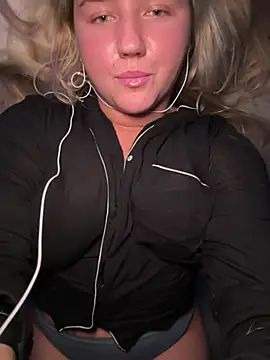 scarletseduction  online show from February 1, 2026, 2:32 am