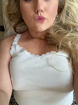 scarletseduction  online show from July 8, 2026, 12:42 pm