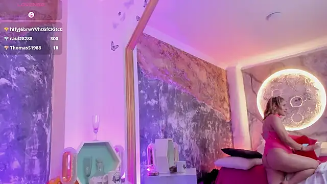 AuroraRojas online show from March 8, 2025, 6:21 am