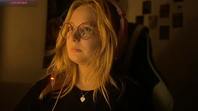 JacyWinslat online show from September 9, 2025, 10:42 pm