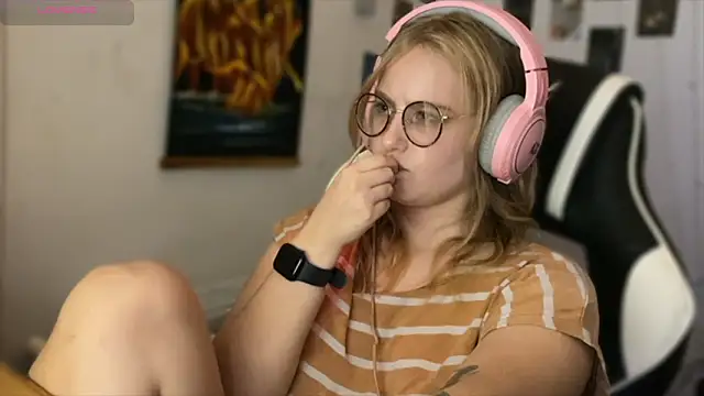 JacyWinslat online show from September 11, 2025, 6:19 pm