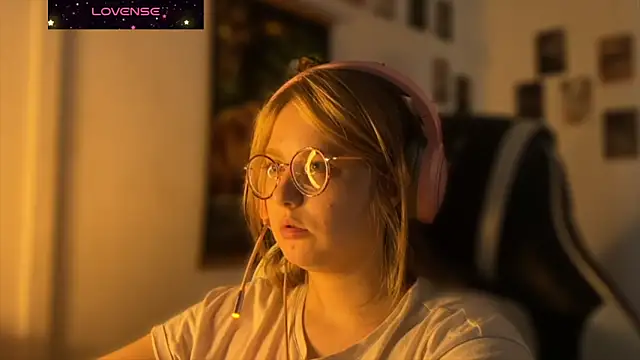 JacyWinslat online show from September 29, 2025, 2:55 pm