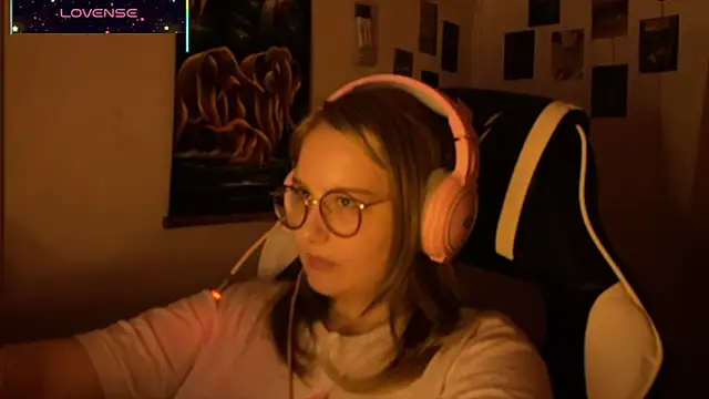 JacyWinslat online show from October 6, 2025, 7:44 pm