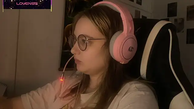 JacyWinslat online show from October 10, 2025, 2:27 pm