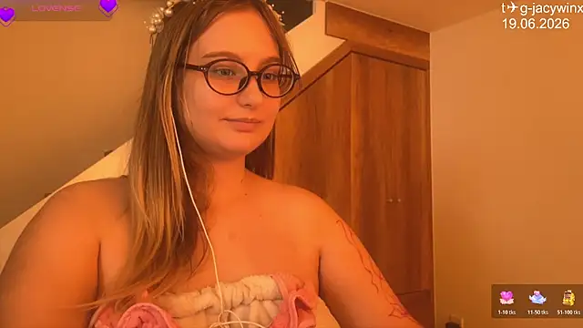 JacyWinslat online show from June 20, 2026, 8:28 am