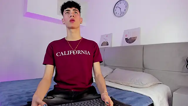 NeoRaptis online show from December 6, 2024, 7:56 pm