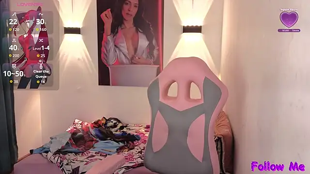 vittorialombardi   online show from November 9, 2025, 7:17 am