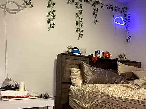 Kittyymaze1 online show from October 30, 2025, 1:01 pm