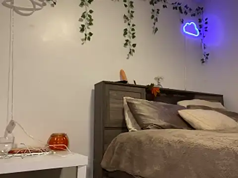 Kittyymaze1 online show from November 6, 2025, 12:39 pm