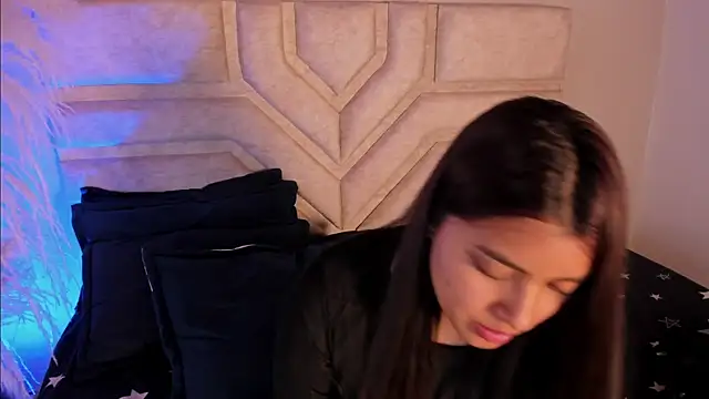 Rebeca Williams  online show from January 8, 2025, 2:46 am