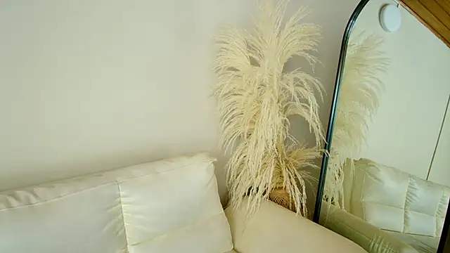 Rebeca Williams  online show from February 21, 2025, 4:40 am