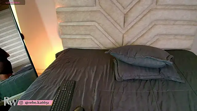 Rebeca Williams  online show from March 11, 2025, 6:08 pm