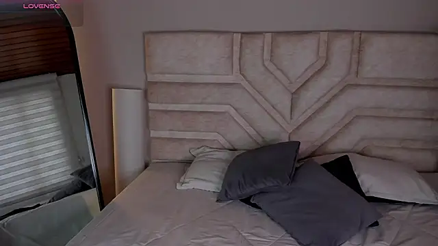 Rebeca Williams  online show from February 20, 2026, 1:11 pm