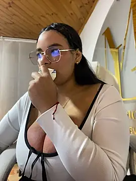Snapshot of Isabella_boobd chatting on July 3, 2026, 1:01 am Isabella boobd online show from July 3, 2026, 1:01 am