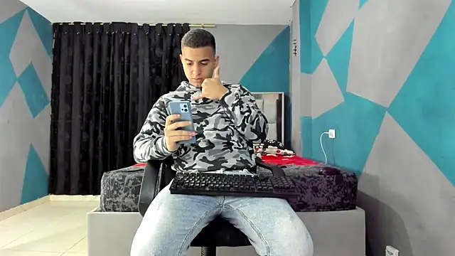 simookeler online show from February 13, 2025, 10:33 pm