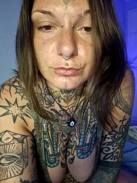 lizzardqueeen online show from October 14, 2025, 5:47 pm