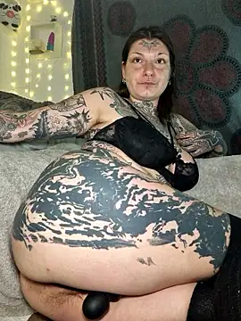 lizzardqueeen online show from January 10, 2026, 7:43 am