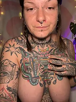 lizzardqueeen online show from March 15, 2026, 12:16 am