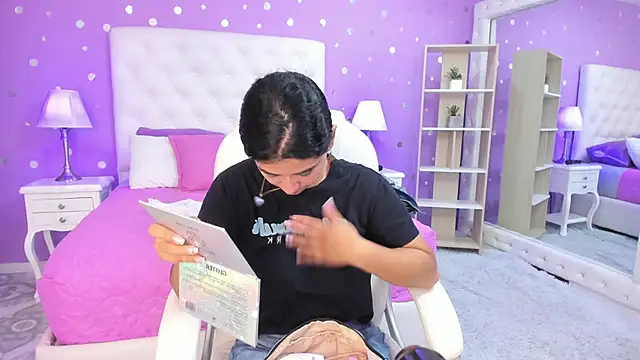 Snapshot of scarlette_15_ chatting on October 22, 2025, 3:40 am scarlette 15 online show from October 22, 2025, 3:40 am