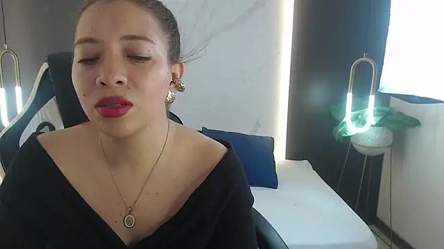 alma fenix online show from December 9, 2024, 3:22 pm