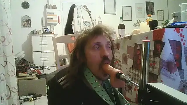 cyril020202 online show from November 10, 2025, 5:23 pm