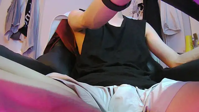 Ray175oo online show from April 18, 2026, 5:39 pm